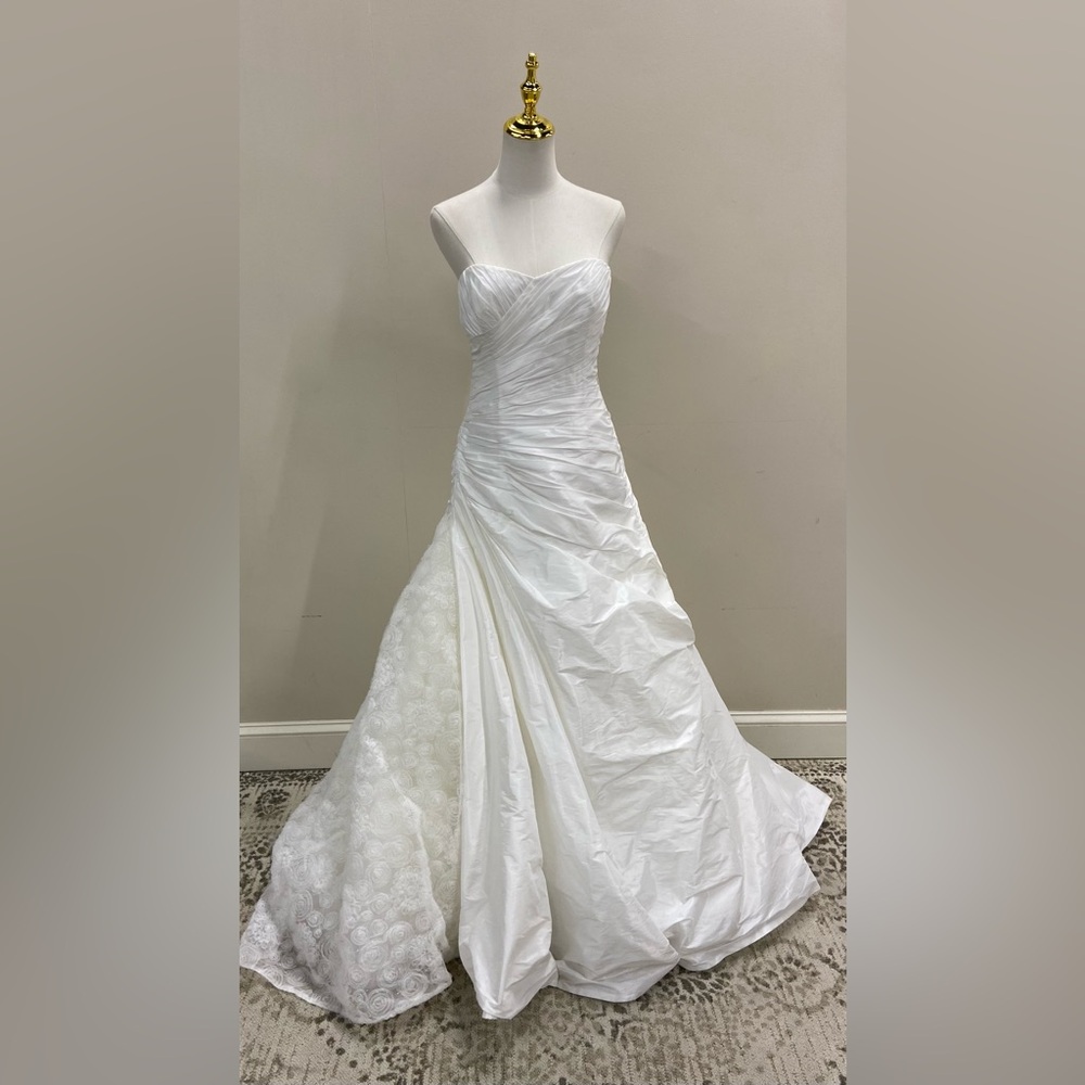 Elegant White Strapless Gown